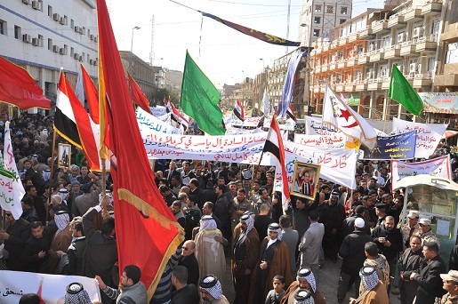 الآلاف يتظاهرون في كربلاء تأييدا للمالكي واستنكارا للشعارات الطائفية (مصور)