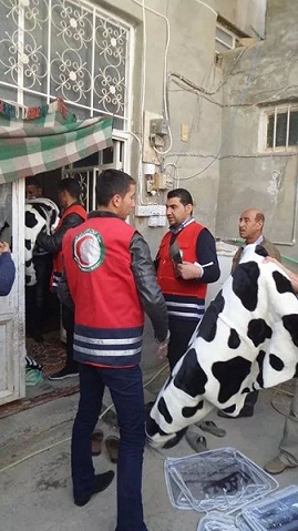 جمعية الهلال الاحمر توزع بطانيات وملابس للاطفال  والنساء في كربلاء