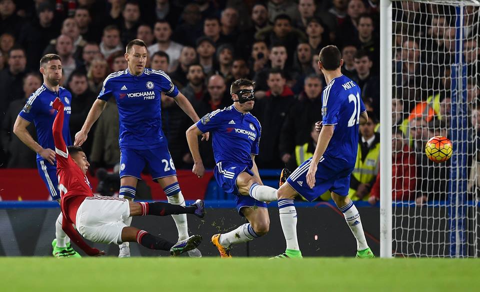 بالصور: تشلسي ينتزع التعادل من يونايتد في مواجهة بطعم هولندي