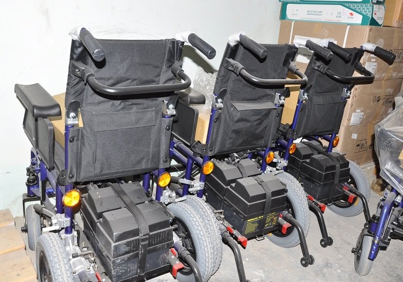 صحة كربلاء توزع 86 معينة طبية بين ذوي الاحتياجات الخاصة