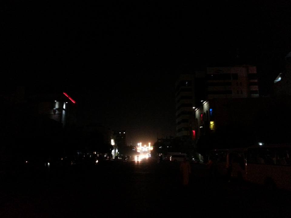 ماذا قالت وزارة الكهرباء عن الاطفاء التام للتيار الكهربائي في العراق