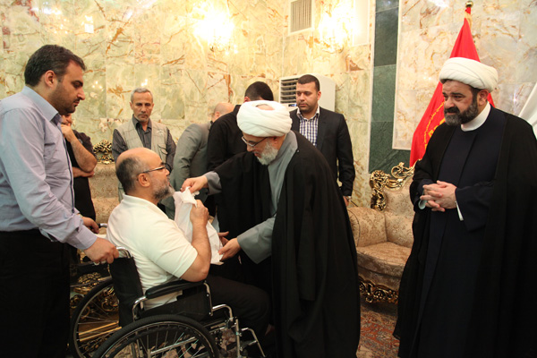 جرحى حركة امل اللبنانية اثناء لقائهم الشيخ الكربلائي :العتبة الحسينية صقلت المشروع الحسيني من زوايا متعددة