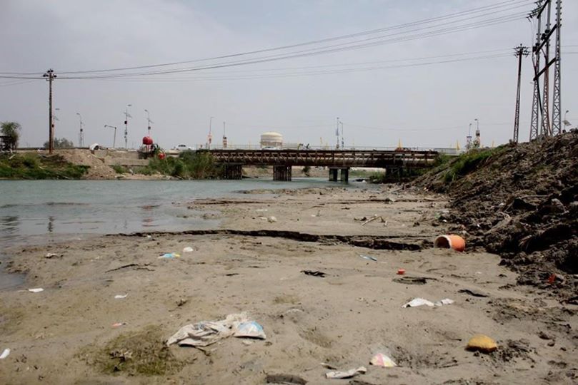 صورة حصرية لآثار قطع المياه في نهر الفرات بمدينة الديوانية