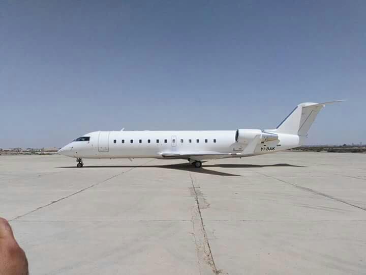 بالصور: هبوط اول طائرة مدنية في قاعدة الكوت الجوية