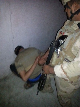 اعتقال 9 مطلوبين بتهم إرهابية بينهم مصري مع ضبط مخبأ للمتفجرات بالموصل