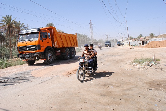 شارع حيوي في كربلاء يشكو الإهمال (مصور)