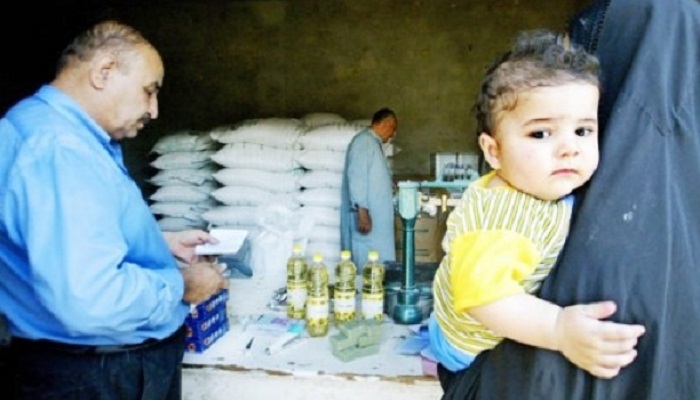 وزارة التجارة توزع مفردات البطاقة التموينية قبيل شهر رمضان مع توقعات في زيادة اسعار المواد الغذائية