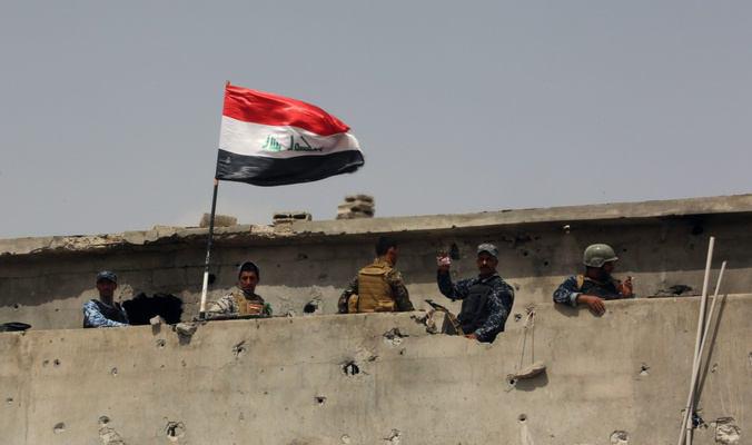 القوات الامنية تحرر حي الشهداء الثانية جنوبي الفلوجة ورفع العلم العراقي فوق مبانيها