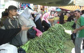 مع قرب شهر رمضان المبارك :كربلاء تشهد إقبالا واسعاً على المواد الغذائية..يقابلها معاناة لذوي الدخل المحدود