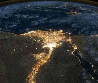 ناسا تلتقط صورة لجزء من كوكب الارض تظهر فيها مصر