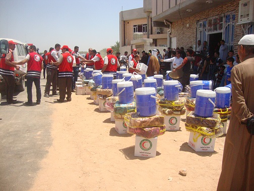 الهلال الاحمر توزع 137 سلة غذائية على العوائل النازحة في كربلاء