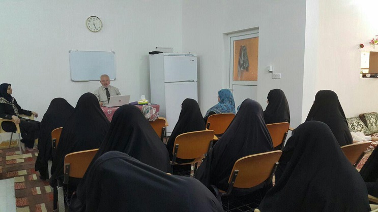 دورة تثقيفية حول مفهوم السعادة تقيمها مؤسسة جواد الأئمة في كربلاء