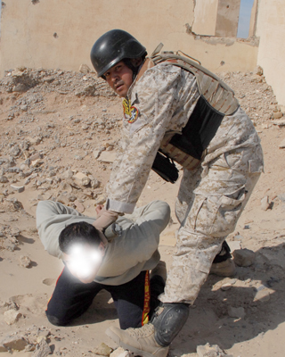 كربلاء : مكافحة الجريمة الاقتصادية تلقي القبض  متهم  بالتزوير