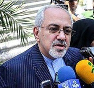 وزير الخارجية الايراني يصل النجف ويتوجه الى كربلاء في ساعة متاخرة من ليل الاحد ويؤكد انه سيلتقي بمراجع النجف