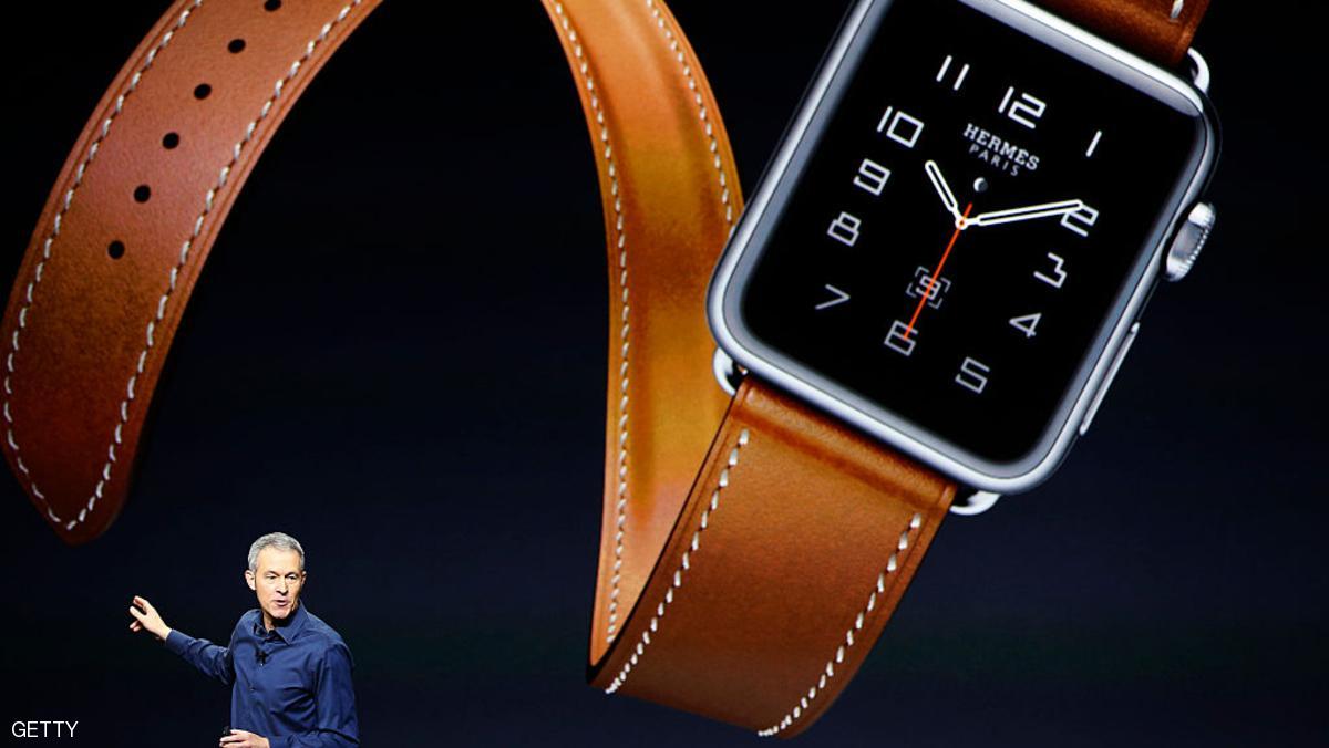 أبل تعلن عن ساعة ذكية ضد الماء لعمق 50 مترا