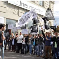 متظاهرون يقتحمون سفارة سوريا في النمسا ويعبثون بمحتوياتها وسوريا  تحتج (مصور)