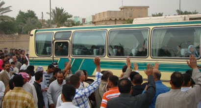 كربلاء استقبلت (1080) حاجاً وحاجة قادمين من  البصرة في طريقهم الى منفذ عرعر الحدودي