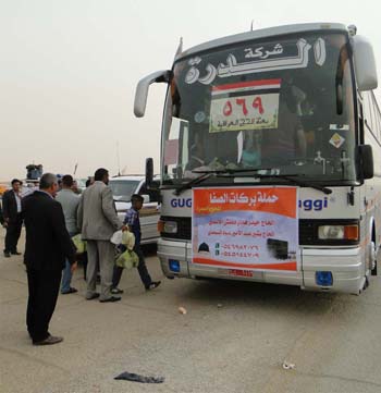 كربلاء تودع اكثر من 2000 حاج من اربع محافظات عراقية الى الديار المقدسة (مصور)