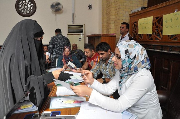 ديوان الوقف الشيعي يوزع إعانات مالية على العوائل المتعففة بمناسبة عيد الأضحى المبارك