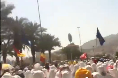 حجاج بحرينيون  يخرجون بمسيرات حاشدة بمكة ويهتفون ضد النظام الحاكم