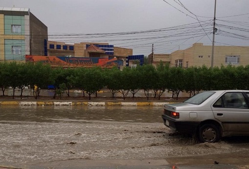 هطول امطار كثيفة في كربلاء ومواكب العزاء تستمر في شعائر عاشوراء وسط الامطار