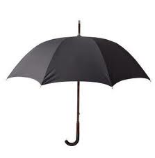 اقبال كبير على شراء المظلات المطرية بين المواطنين في كربلاء