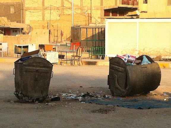 صور لاهمال مقصود ومكب نفايات مقابل محكمة كربلاء وقيادة شرطتها؟!!!