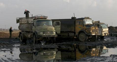 حكومة الاقليم : تورط مسؤولين وعسكريين في كردستان بعمليات شراء وتهريب نفط داعش!