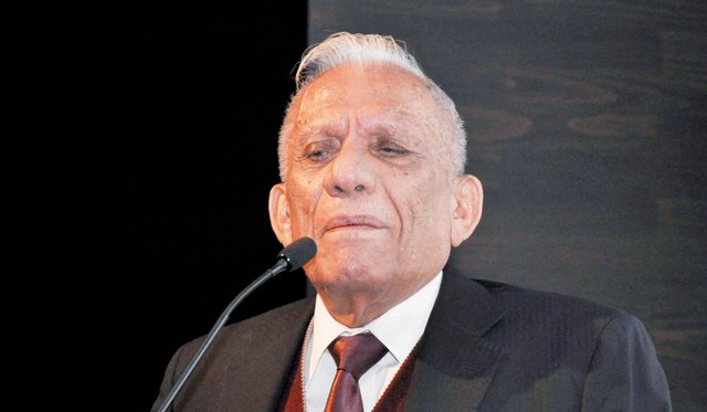 وفاة الشاعر العراقي الكبير عبد الرزاق عبد الواحد في باريس