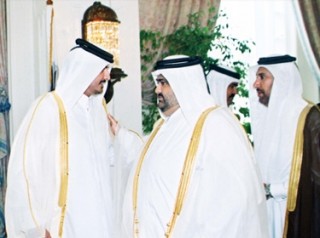 أبناء أمير قطر يستعدون ويتسابقون للانقضاض على السلطة