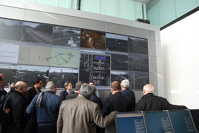 وفد  عراقي يزور اكبر مصنع لانتاج العلامات المرورية في النمسا