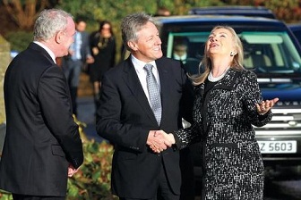 الشرطة الايرلندية تبطل قنبلة قبل ساعات من وصول كلينتون