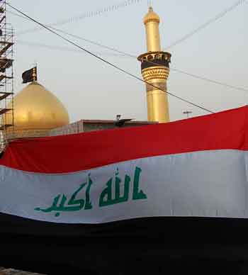 عتبات كربلاء المقدسة أول مؤسسة ترفع العلم العراقي الجديد في المحافظة