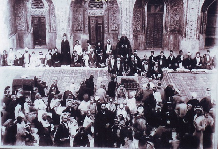 مجلس وعظ وارشاد في الصحن الحسيني الشريف قبل 85 عاما