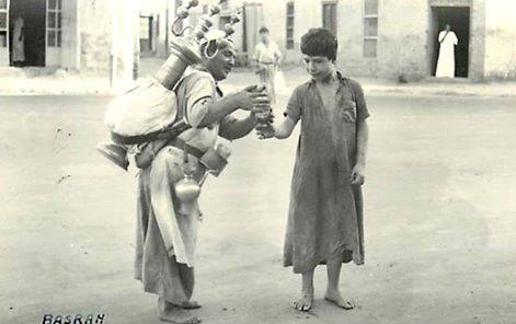 شاهد :بائع العرق سوس فى الموصل فى خمسينات القرن الماضي