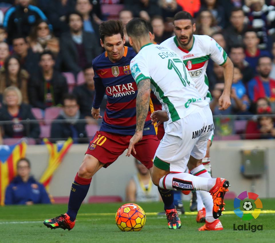 بالصور: برشلونة يقسو على غرناطة برباعية ويستعيد الصدارة مؤقتا