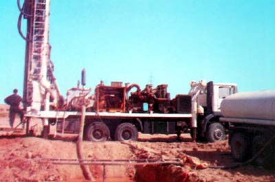 حفر 56 بئر ارتوازي للمزارعين والفلاحين في الصحراء الغربية من كربلاء