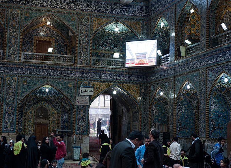 بالصور :خمس شاشات عملاقة تزيّن صحن أبي الفضل العباس(عليه السلام)..مصور