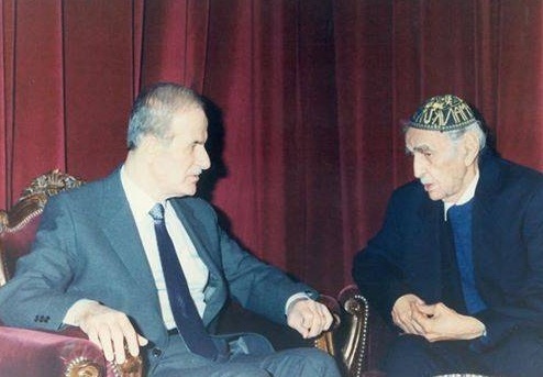 مع الجواهري بعيدا عن السياسة و"الادب":حافظ الاسد يزور الجواهري معزيا +صورة