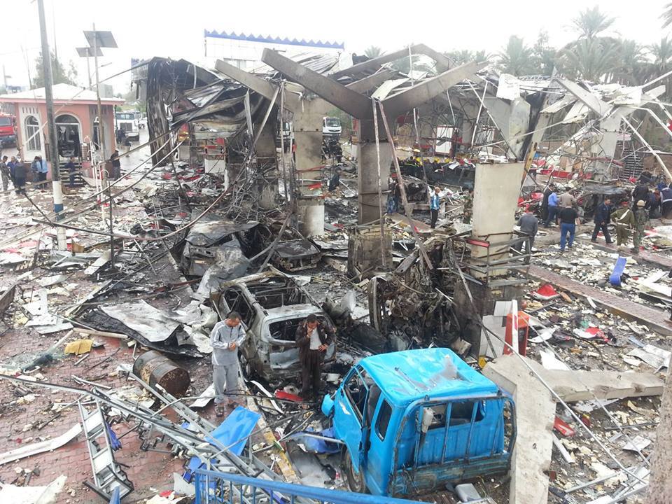 صور انفجار بمدينة الحله والاضرار البالغة تظهر في الصورة.