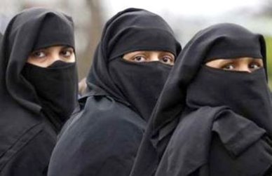 الوهابيون في السعودية يصدرون حكما جديدا يساوي النساء بالماعز والجمل