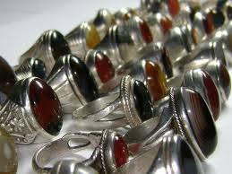 الأحجار الكريمة عالم واسع .. يتميز بالجمال والإبداع والثراء