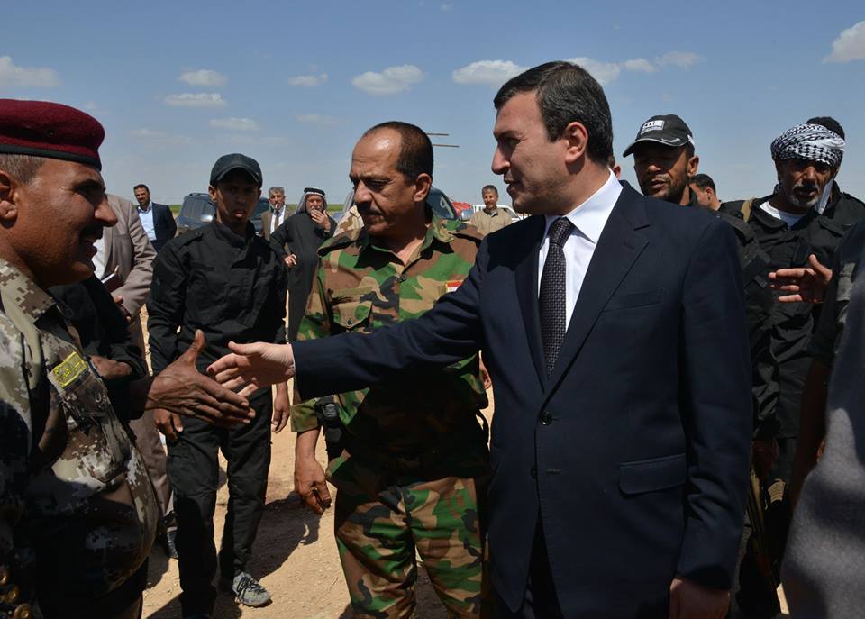 محافظ كربلاء يتفقد القطعات الامنية والحشد الشعبي في المنطقة الحدودية مع الانبار (مصور)