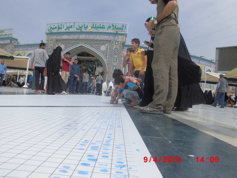 بالصور: 750 الف بصمة للسلام بين الحرمين الشريفين وسط كربلاء لدخول موسوعة غينس