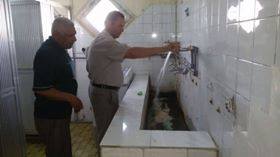 كربلاء: قطاع الهندية للرعاية الصحية يرسل فرق للتحري عن مدى توفر البيئة الصحية في الجامعات والمعاهد (مصور)