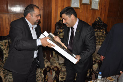 تكريم امين عام العتبة الكاظمية فاضل الانباري (مصور)