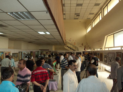 43 فنانا يشاركون بـ(تلوينات مدينة كربلاء) في اكثر من 60 لوحة فنية (مصور)