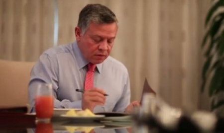 العاهل الاردني يكشف ماذا فعل ابناء صدام حسين بعد أن استدرجا ازواج شقيقاتهم من الأردن!!