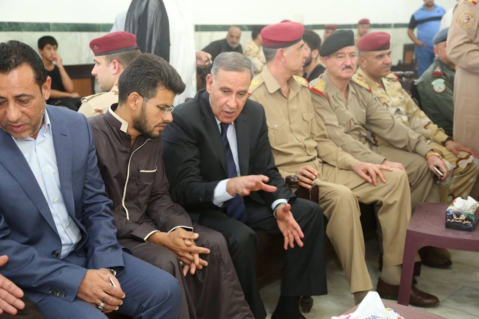 خالد العبيدي يحضر مجلس العزاء المقام على أرواح ضحايا حادثة النعيرية(مصور)