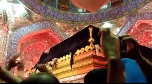 بالفيديو :من داخل ضريح الامام علي "عليه السلام" يوم استشهاده
